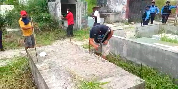 A “chapear” cementerio por no cumplir toque de queda