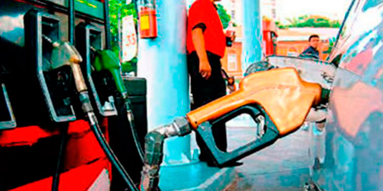 Bajan los combustibles