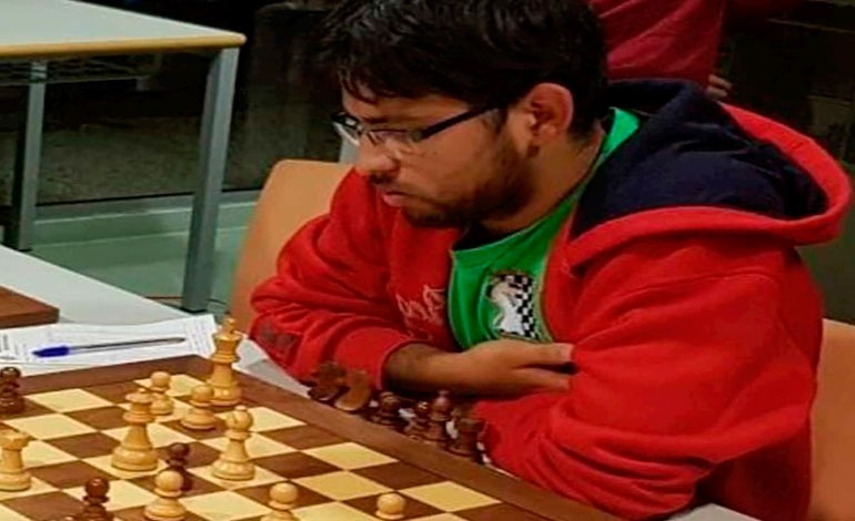 Hondureño gana torneo de ajedrez en España