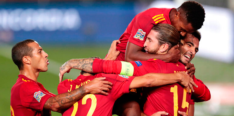 España golea con exhibición de Ansu y doblete de Ramos