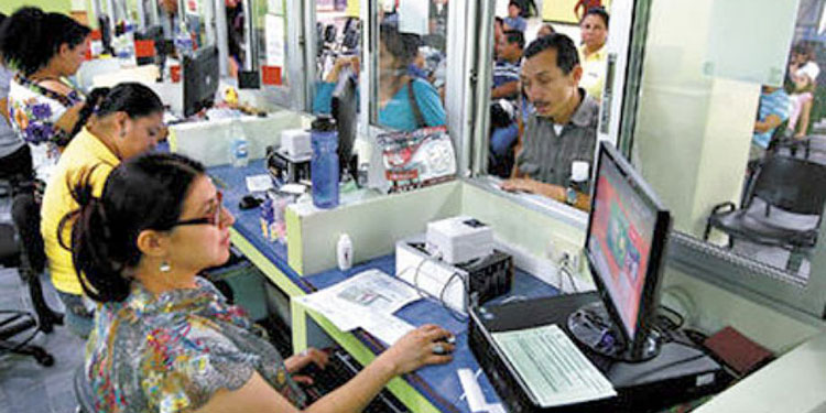 Gobierno brinda dos días de asueto a empleados públicos por paso de Eta