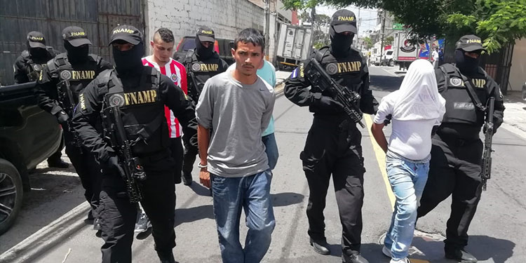 Sujetos atrapados por amenazar con la quema de negocios