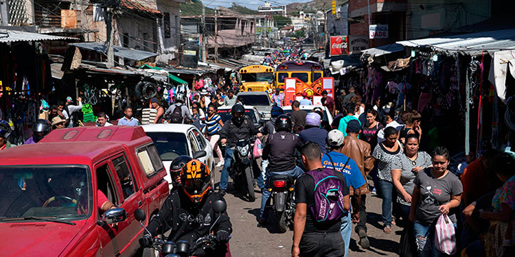 Gobierno ayudará a microempresarios en Séptima Avenida