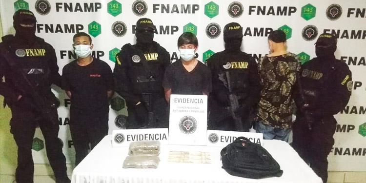 Caen tres miembros de la pandilla 18 por extorsión y venta de drogas