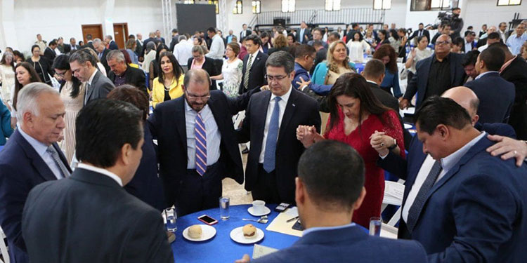Pastores vulnerables y de la tercera edad recibirán bono social