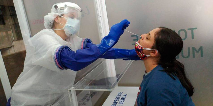 Según epidemióloga: Población se practica más PCR en centros privados