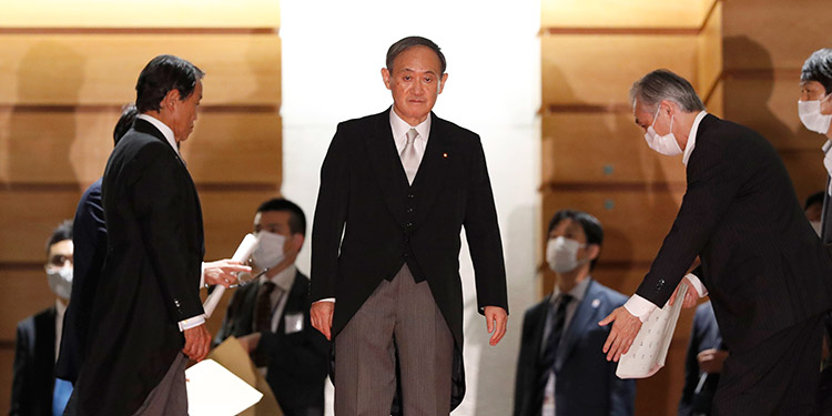 Yoshihide Suga, sucede a Abe como primer ministro de Japón