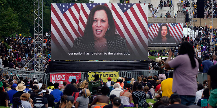 Harris desconfiaría de una vacuna presentada por Trump