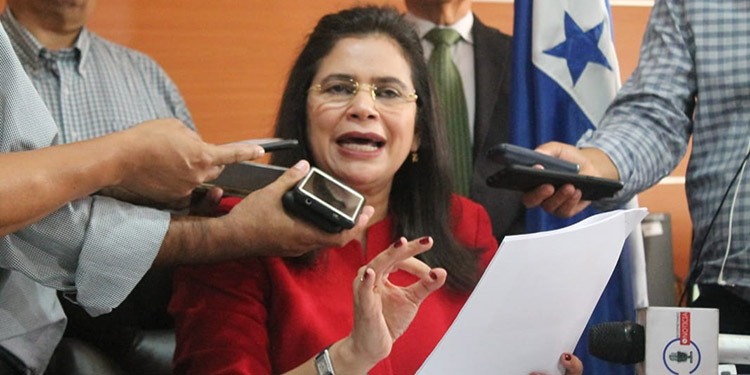 Rixi Moncada reclama engaño en el CN por no apoyar ley electoral y transitorios