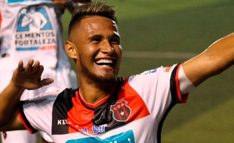 Alajuelense y Alex López imparables en Costa Rica