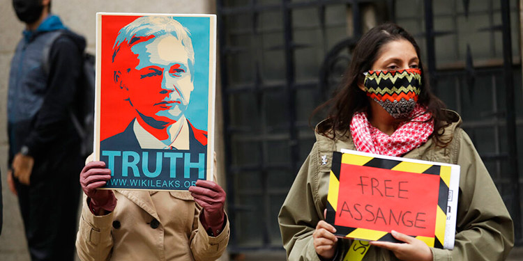 Assange rechaza solicitud de EEUU para ser extraditado