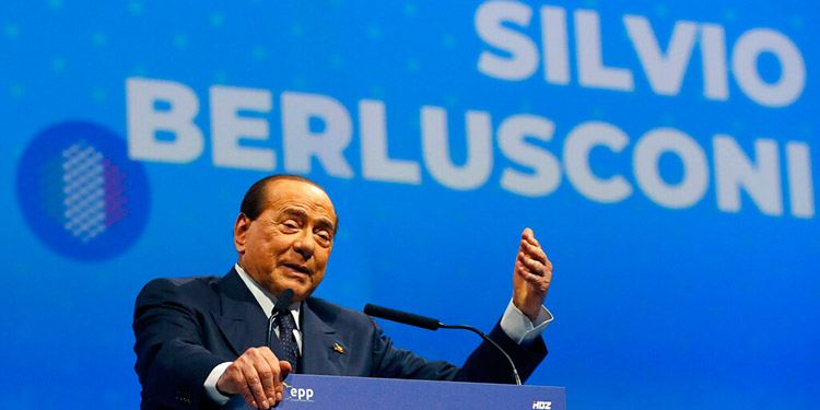 Italia: Berlusconi responde a tratamiento por coronavirus