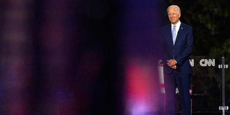 Biden acusa a Trump de respuesta "criminal" frente al virus