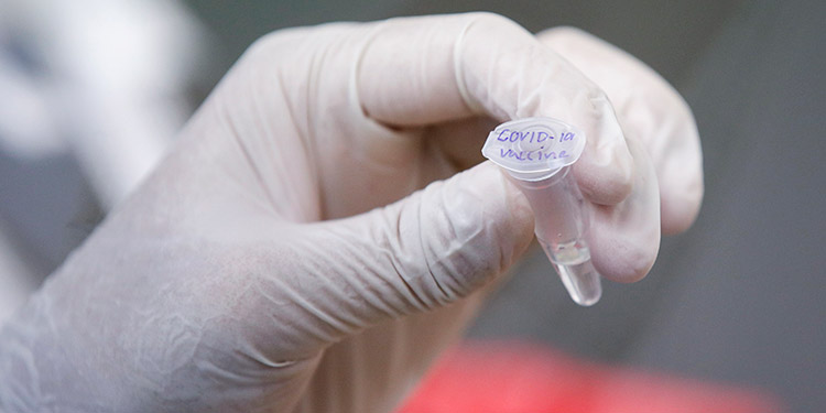 Canadá se asegura hasta 190 millones de dosis de vacunas contra la COVID-19