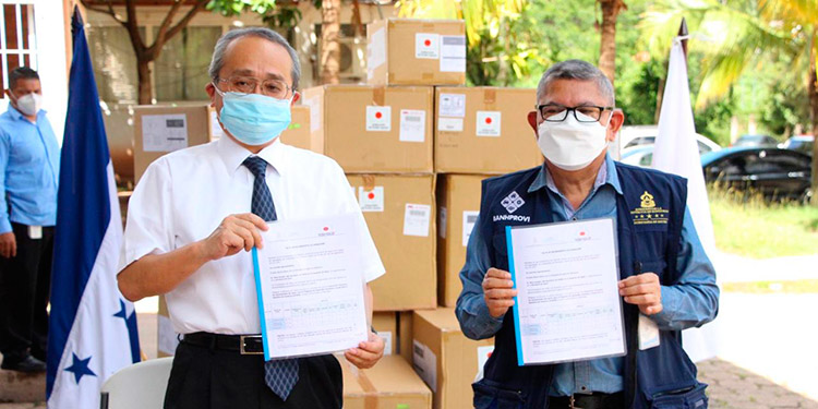 Japón entrega el primer lote de equipo para combatir la pandemia