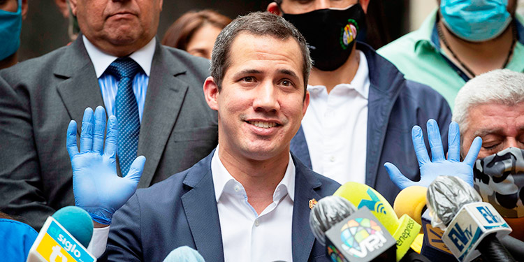 Guaidó cambia el llamado a movilizarse en la calle por un acto en colegios médicos