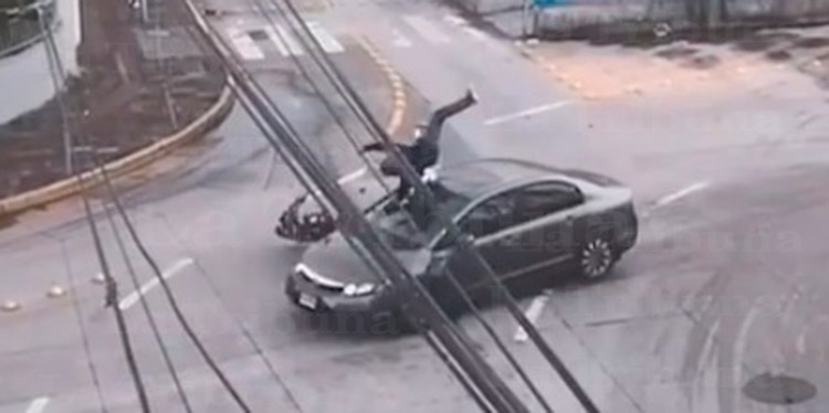 Cámaras del 911 captan imprudencia de motociclista en Tegucigalpa