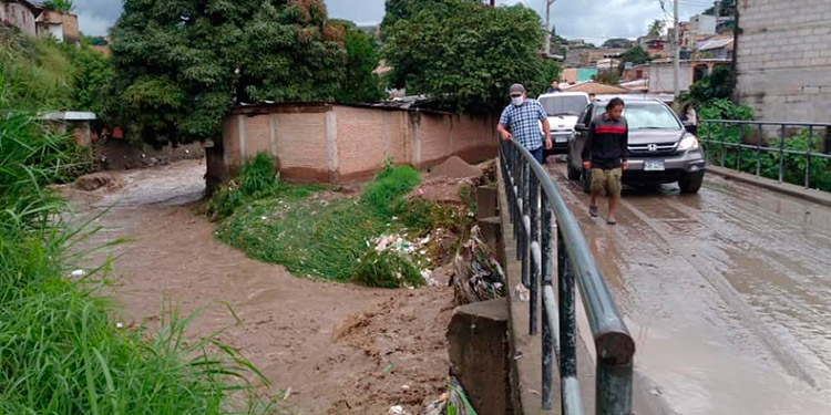 Afectados por lluvias en Tegucigalpa claman ayuda