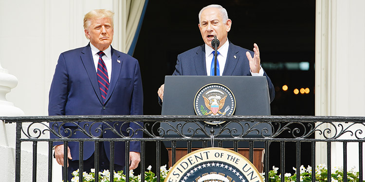 Netanyahu, acusado de llevar maletas de ropa para lavar en la Casa Blanca