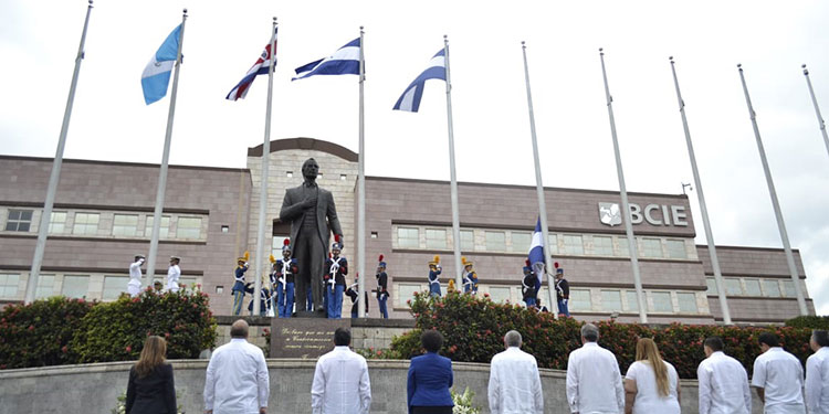 Se rendirá un minuto de silencio en memoria a los fallecidos por COVID-19