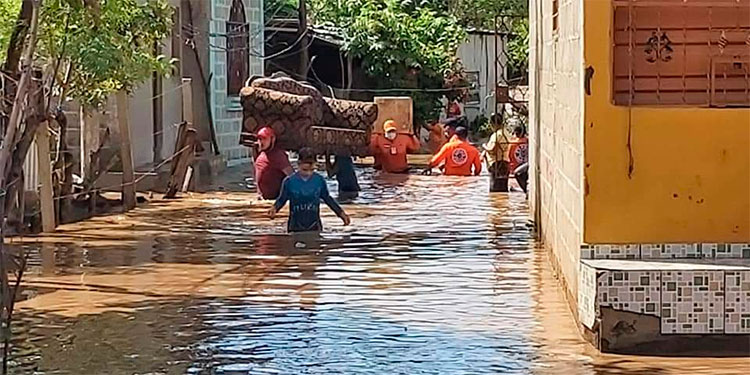 Casas inundadas deja desbordamiento del río Juticalpa (Video)