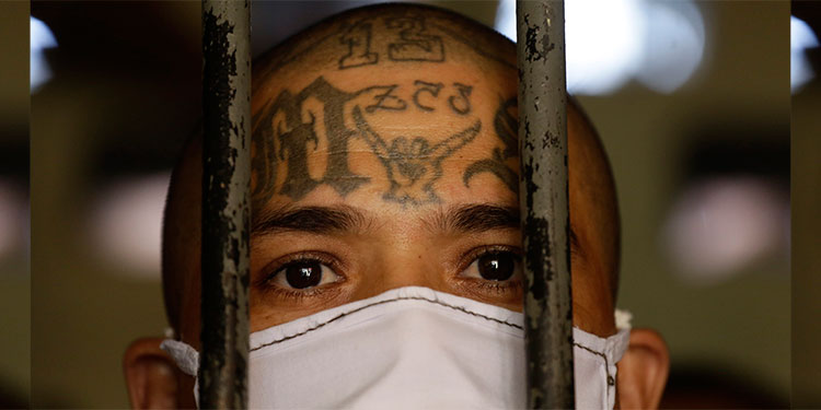 Allanan cárceles salvadoreñas por presunto pacto entre el Gobierno y MS13
