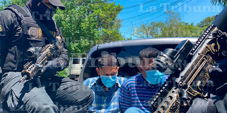 Capturan a dos miembros de la MS-13 por cobro de extorsión en Villanueva