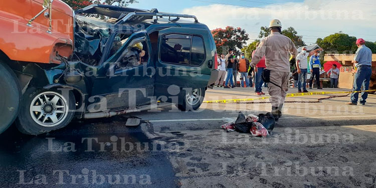 Aparatoso accidente deja dos personas muertas en carretera a Olancho