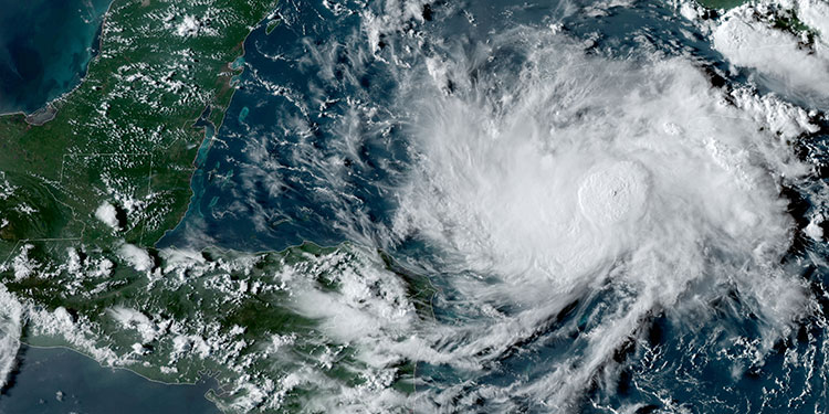Nana se puede convertir en huracán cuando llegue hoy a Belice