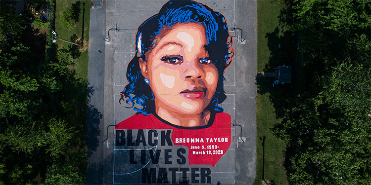 Millonaria indemnización por muerte de mujer negra a manos de Policía en EEUU