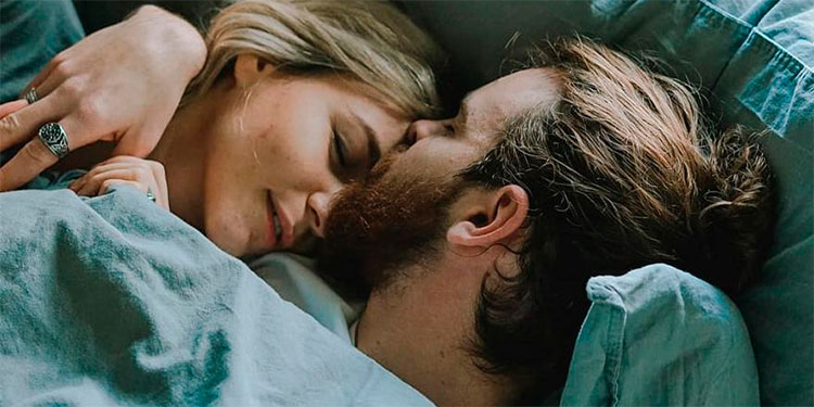El significado de dar la espalda al dormir en pareja