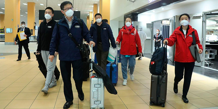 Llega a Perú la vacuna china para iniciar un ensayo con 6 mil voluntarios
