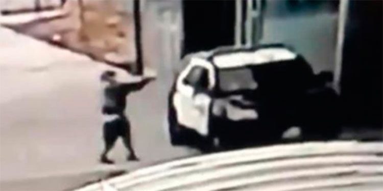 Balean a dos policías de Los Ángeles en aparente emboscada