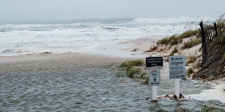Sally se reduce a tormenta tropical y provoca ‘inundaciones catastróficas’