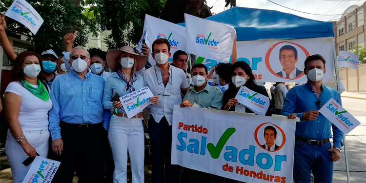 Salvador Nasralla recibe de la ENAG la publicación de la inscripción del PSH