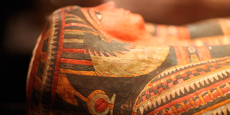 Descubren catorce sarcófagos de hace 2,500 años en Saqqara, Egipto
