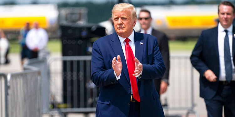 Entablan demanda para pedir cancelación de mitin de Trump en Florida