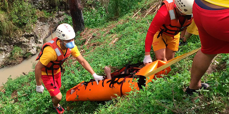 Bomberos recuperan cadáver en poza de río