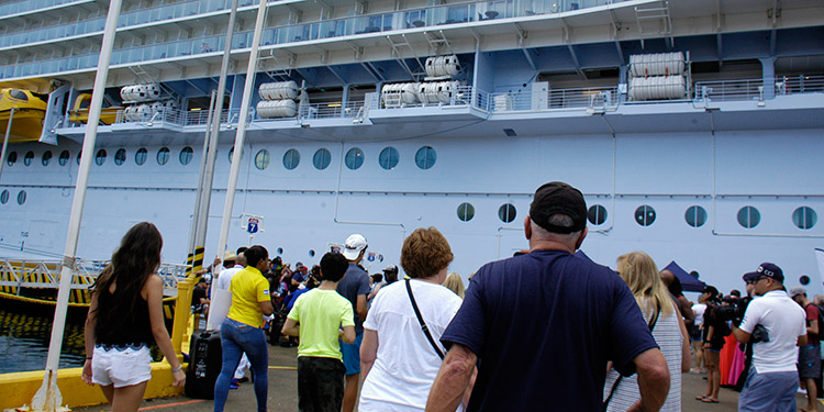 Línea de cruceros llegaría a isla de Roatán en diciembre