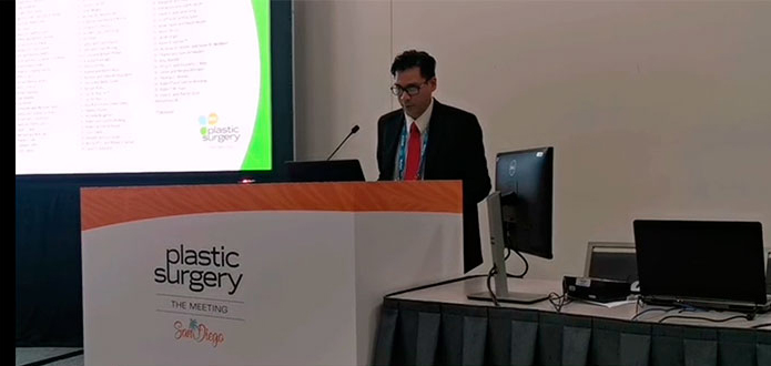 Con éxito, médico hondureño expone sobre nueva técnica quirúrgica en congreso mundial de cirujanos plásticos