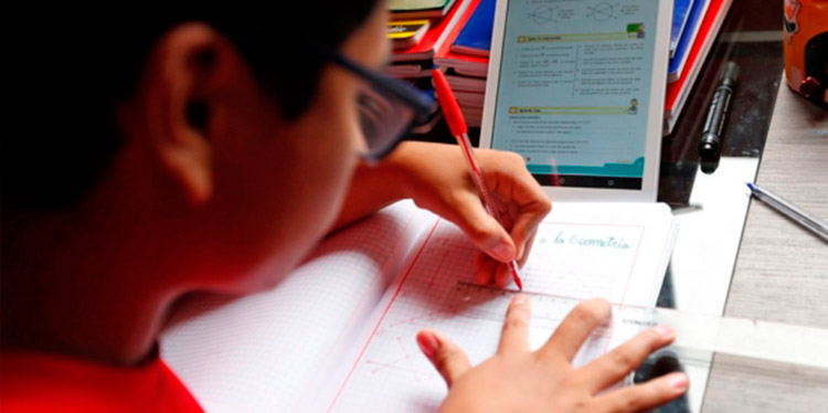 Según educación: 43 mil estudiantes de media se graduarán