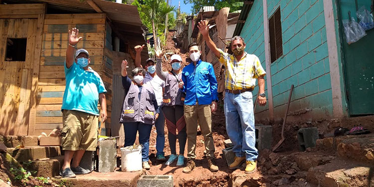 Fundación Terra coloca la primera piedra para construcción de senderos comunitarios
