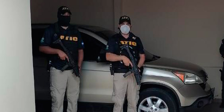 Fiscalía decomisa indicios en torno a crimen contra pareja