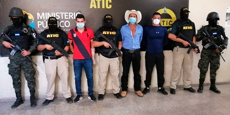 Cae policía activo por crimen de un menor