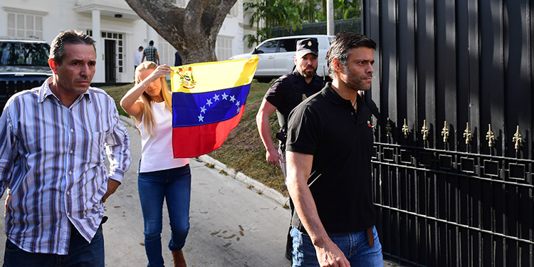 España anuncia que degrada su representación diplomática en Venezuela
