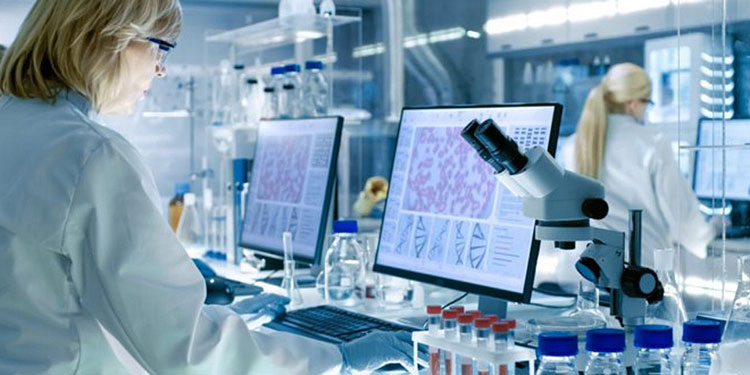 Estudian causa de enfermedad en vacuna contra COVID-19