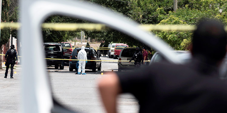 Mueren 14 presuntos sicarios en choque con policías en el norte de México