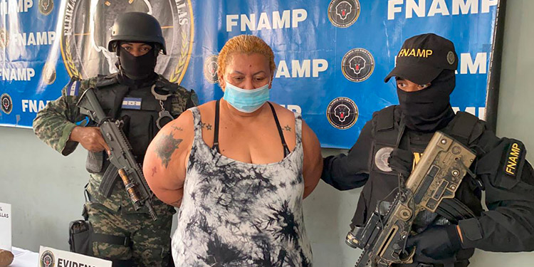 Con 224 bolsitas de marihuana atrapada “La Tía” de MS-13