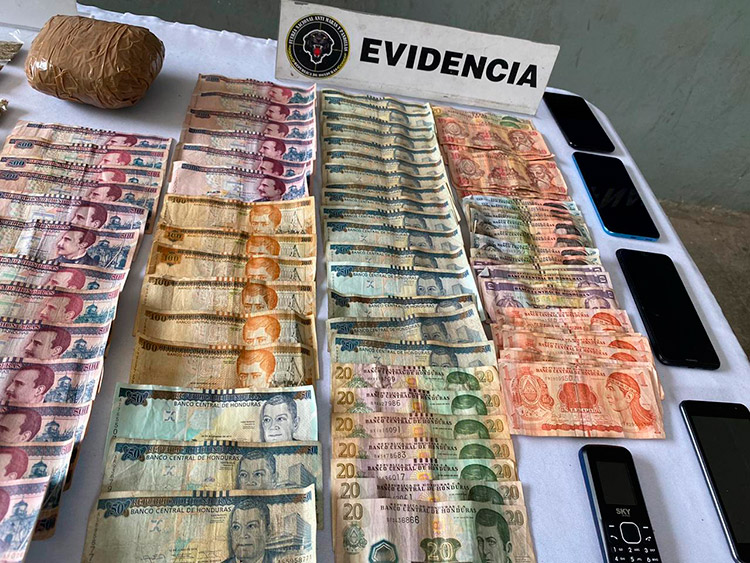 Con 224 bolsitas de marihuana atrapada “La Tía” de MS-13