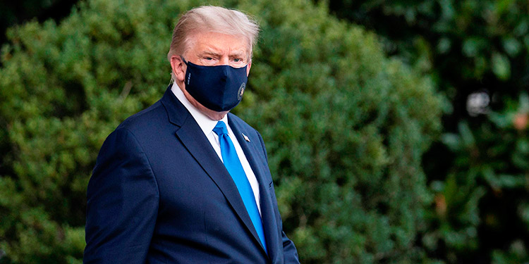 Trump, con COVID-19, se despierta con una cascada de tuits pidiendo el voto